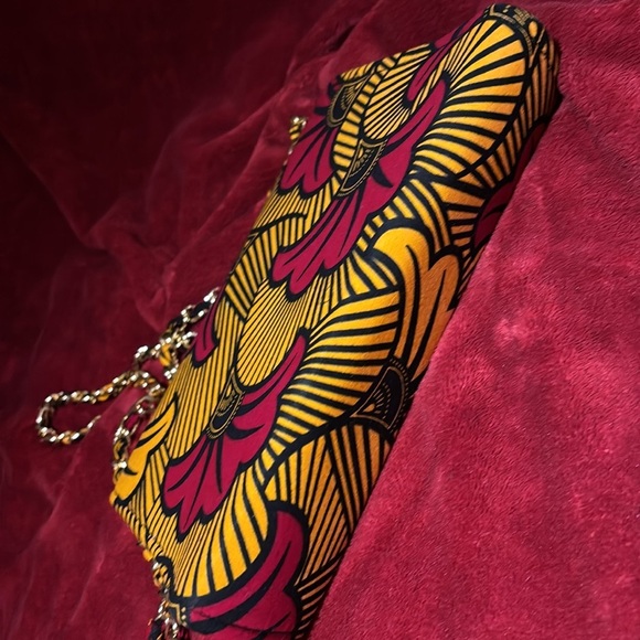 Vintage Ankara pattern floral print sling shoulder bag with chain straps - Picture 10 of 11